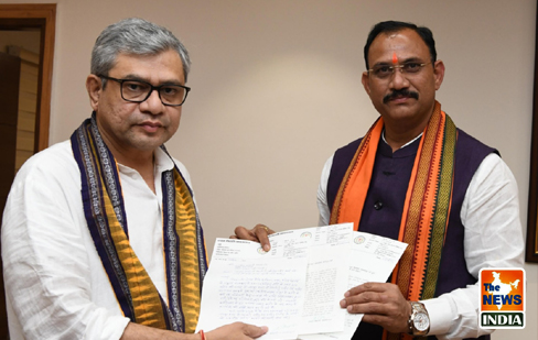 Chhattisgarh Health Minister meets Union Railway Minister Shri Ashwini Vaishnaw, discusses railway upgrades
