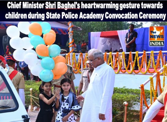 Chief Minister Shri Baghel's heartwarming gesture towards children during State Police Academy Convocation Ceremony