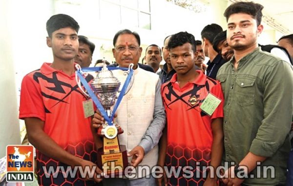  Softball Players Saket and Chandrahas meet Chief Minister Shri Sai