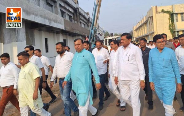  Food and Civil Supplies Minister and Revenue Minister took stock of the damage caused by the vandalism and arson at the Collectorate office in Balodabazar district