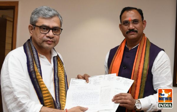 Chhattisgarh Health Minister meets Union Railway Minister Shri Ashwini Vaishnaw, discusses railway upgrades