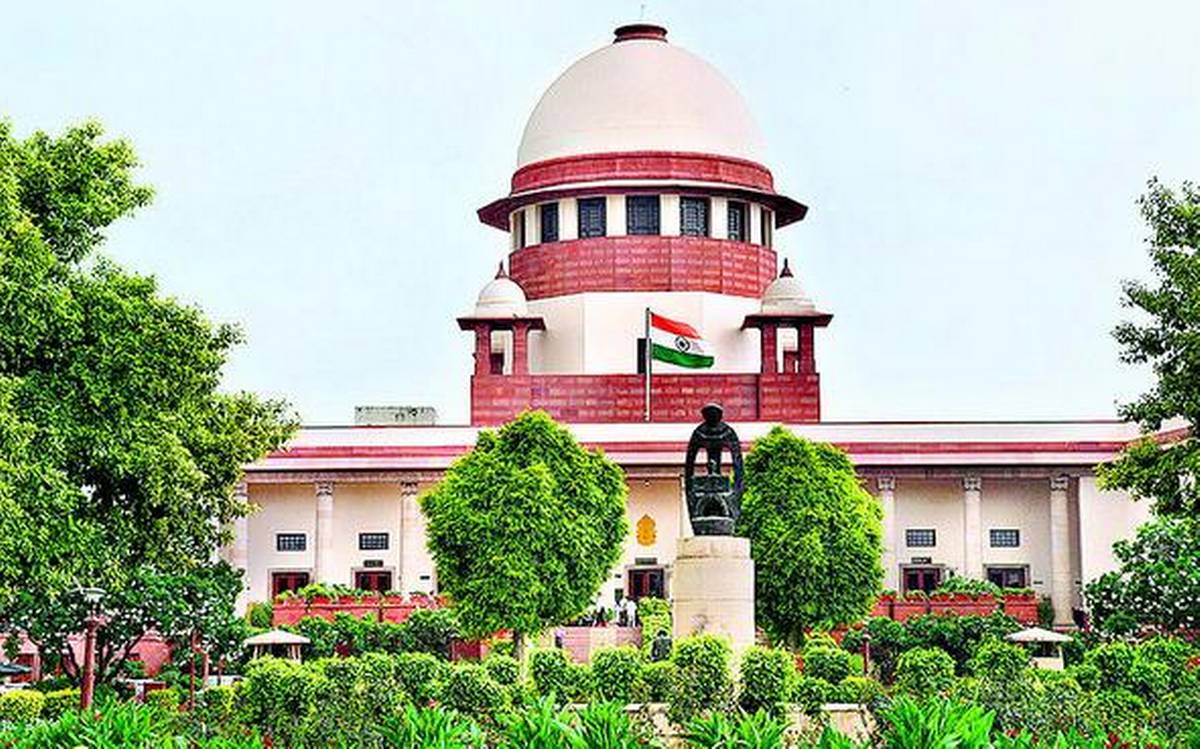 SC to hear on Sep 27 plea of Uddhav group to restrain ECI from deciding on 'real' Shiv Sena claim