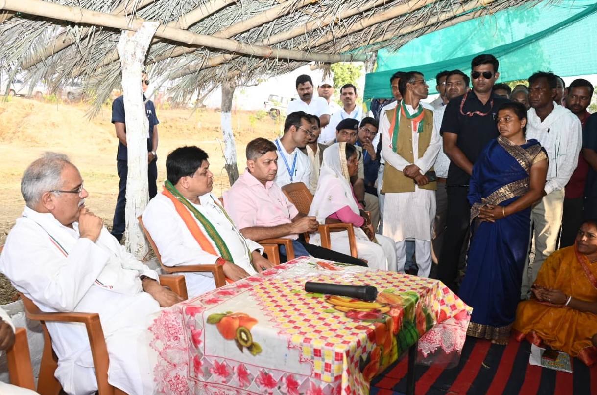 The C M bhupesh baghel  had made the announcement for helping Reena Vishwas during the Bhent Mulaqat Abhiyan in Aragahi 