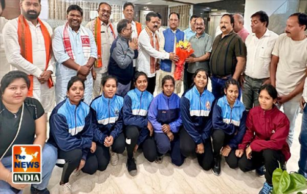  Chief Minister Shri Vishnu Deo Sai meets Chhattisgarh Junior Power Lifters in New Delhi, offers words of encouragement
