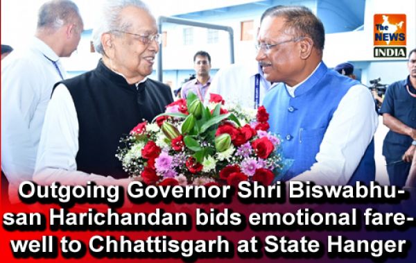  Outgoing Governor Shri Biswabhusan Harichandan bids emotional farewell to Chhattisgarh at State Hanger
